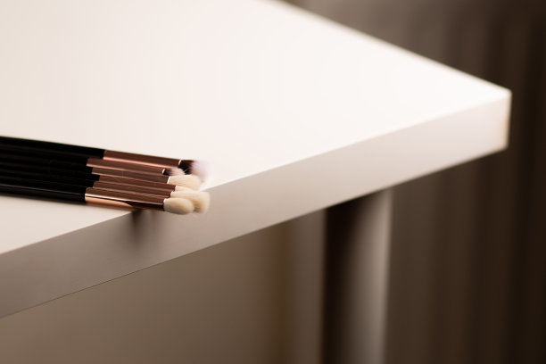 桌上放着一套眼影刷图片下载