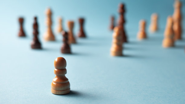 工作团队中缺乏经验的年轻专家的问题，年轻毕业生的指导和实习问题。图片下载