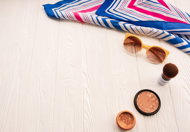 顶级太阳镜米色化妆刷粉装饰化妆品图片下载