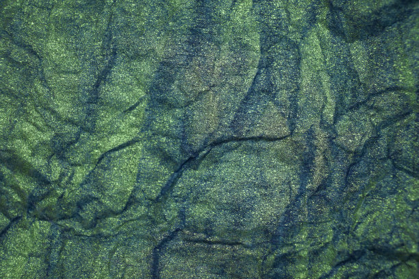 皱巴巴的黄金光泽明亮的海蓝宝石纸背景。生日、圣诞节装饰背景、概念。图片下载