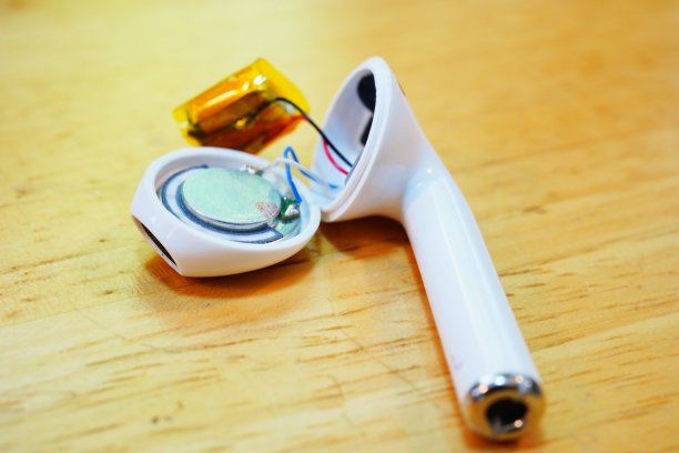 破碎的耳机图片下载