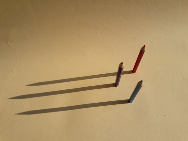 彩色铅笔和他们的影子的照片图片下载