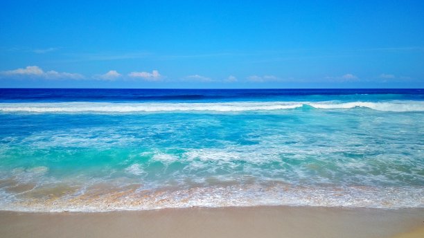 邦巴克海滩，印尼布利塔图片下载