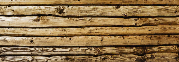 原木纹理。棕色的木墙背景。带有打结图案的质朴书桌。农村建筑墙。村庄建筑。图片下载