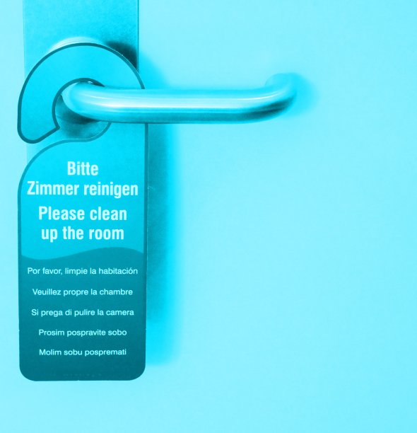 酒店门把手上有标识，请打扫房间图片下载