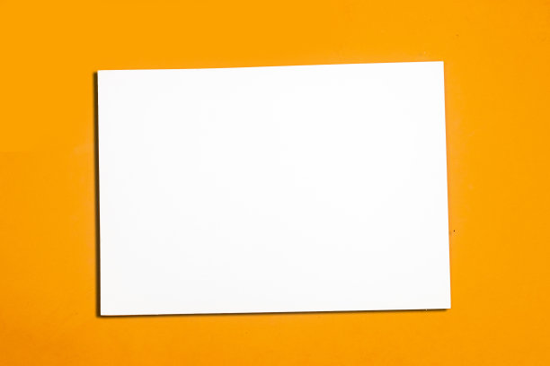 空白A4逼真的景观手册模型在橙色的背景图片下载