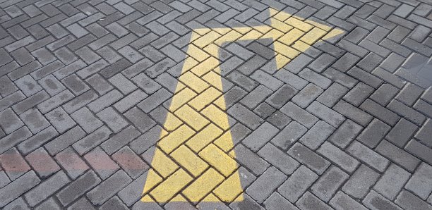 向右转路面标志背景图片下载