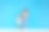快乐的少女和小妹妹在智能手机上使用在线应用程序-年轻一代的女孩喜欢科技图片下载