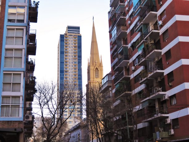 雷科莱塔区的建筑。布宜诺斯艾利斯的城市景观。图片下载