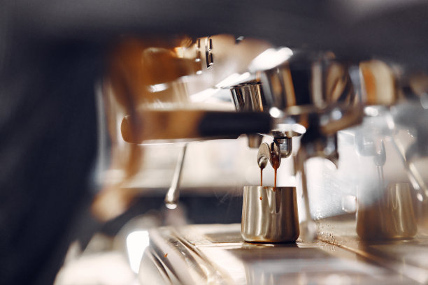 咖啡师咖啡馆制作咖啡准备服务理念图片下载