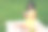 丰满的乐观的黑发女士照片坐在公园外坐着平板穿黄色衣服图片下载