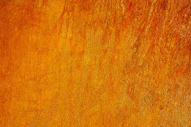 明亮的橙黄色金属板和锈迹作为破坏和熵的象征。设计的自然背景图片下载