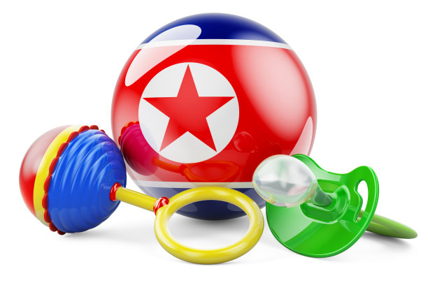 朝鲜的出生率和养育子女的概念。婴儿奶嘴和婴儿摇响器与朝鲜国旗，3D渲染孤立的白色背景图片下载