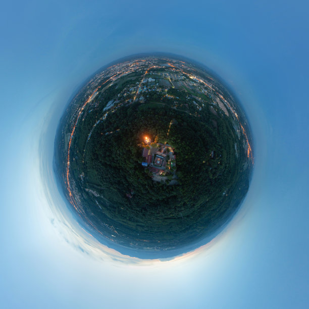 小星球360度球体。当地乡村房屋屋顶鸟瞰图。晚上在泰国南的住宅楼。亚洲的城市。建筑景观。图片下载