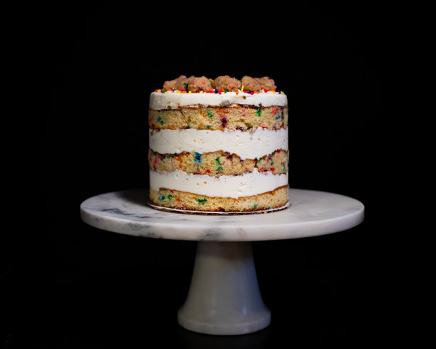 彩虹洒生日蛋糕白色大理石蛋糕架图片下载