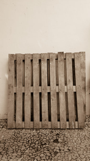 破碎的木托盘图片下载