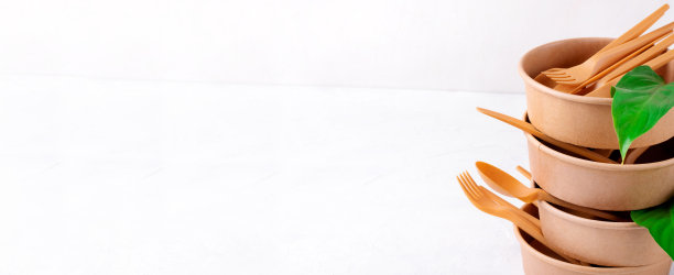 用可持续材料制作的餐具堆叠的网页横幅图片下载