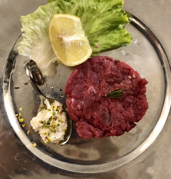 牛排在盘子里图片下载