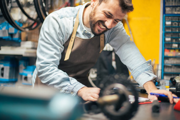 照顾镇上的自行车图片下载