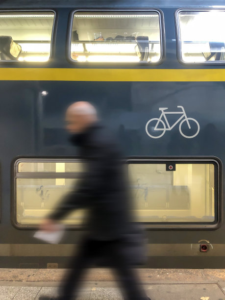 火车车厢上的自行车标志图片下载