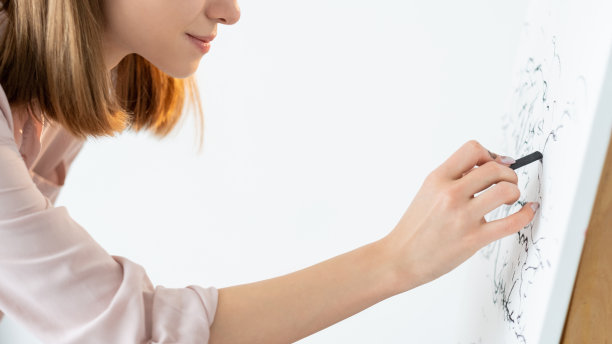 绘画课视觉艺术女艺术家速写图片下载