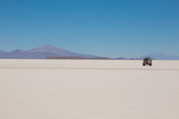 4x4 在玻利维亚乌尤尼萨拉尔图片下载