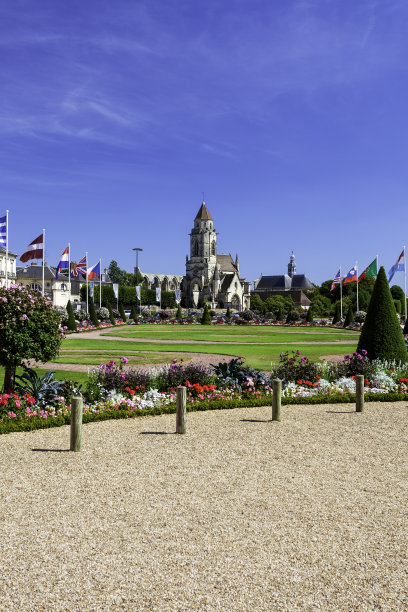 虽然良好的景观和保护，圣教堂-Étienne-le-Vieux在卡昂，法国，因为战争的破坏，它已经重建了几次在过去的一千年，它现在仍然是大部分废墟，因为它被盟军的轰炸图片下载