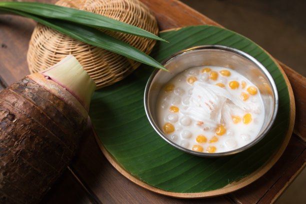 泰国糯米球(Bua Loi)木桌-库存照片图片下载