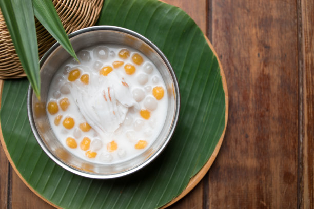 泰国糯米球(Bua Loi)木桌-库存照片图片下载