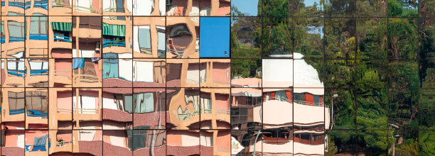 住宅建筑和树木在办公楼的镜面上奇异扭曲的倒影。墙的碎片。抽象背景与蓝色矩形插入图片下载