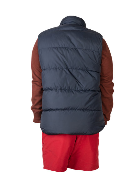 蓝色无袖夹克，毛衣和运动短裤孤立在白色背景。每天穿的衣服图片下载