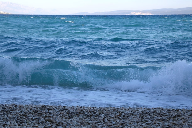 海滩上的波浪图片下载