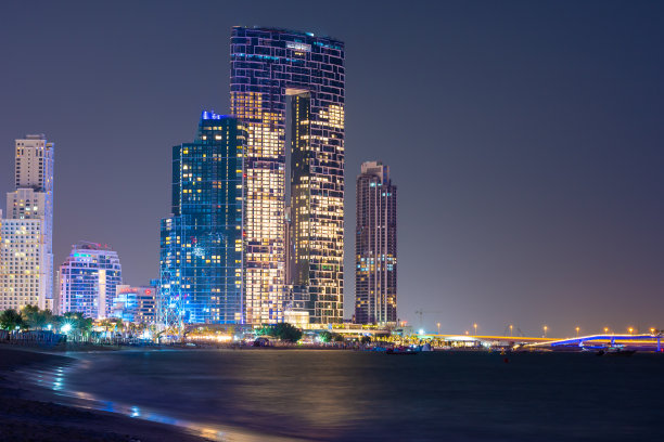 迪拜JBR海滩卓美亚之门大厦夜景图片下载