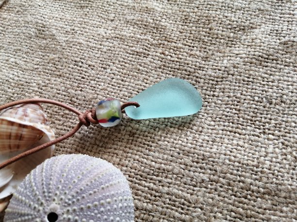 蓝海玻璃项链图片下载