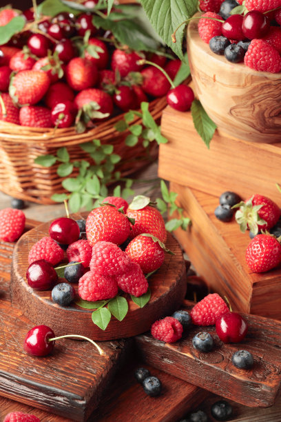 什锦新鲜莓叶。图片下载