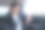 在车里喝咖啡的女商人。图片下载