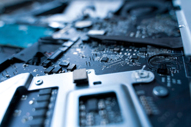 来自工程师的技术维护硬件。修理电脑。电子技术员个人电脑服务。图片下载