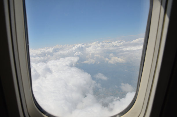 飞往土耳其博德鲁姆的飞机窗口图片下载