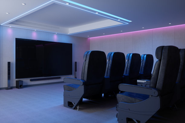 侧面的家庭影院与皮革扶手椅图片下载