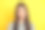 照片上沮丧绝望的女人皱眉哭泣看相机穿条纹衬衫孤立黄色背景图片下载