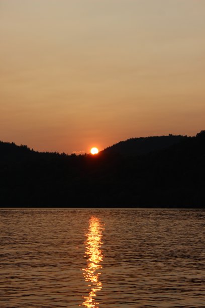 布兰特湖上的日落图片下载