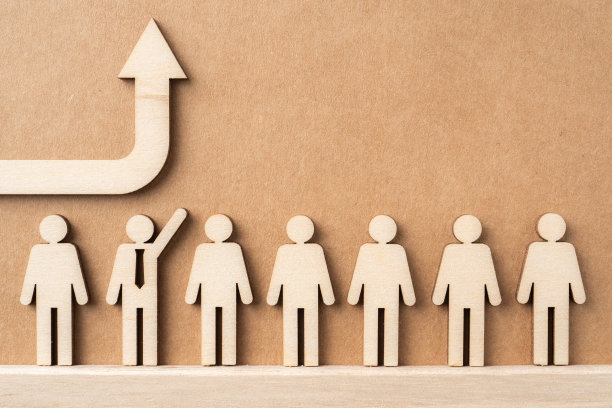 具有领导理念的木制商人图片下载