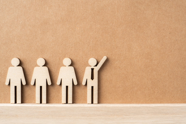 具有领导理念的木制商人图片下载