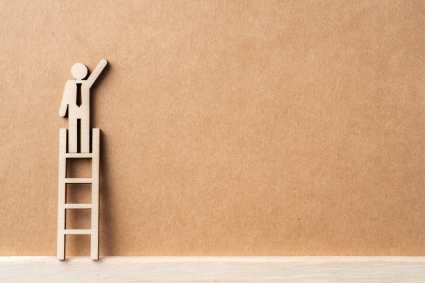 具有领导理念的木制商人图片下载