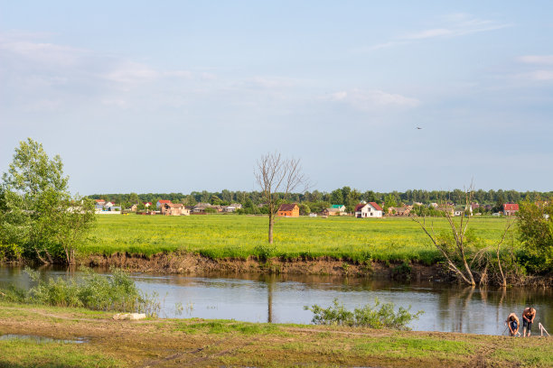 2013年在Lutsk公共中央公园。Styr河的景色。复古苏联遗留照片。这些观点现在发生了巨大的变化。图片下载