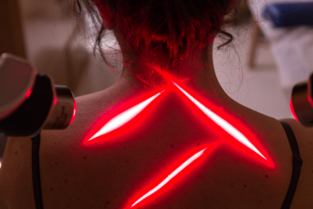 妇女在激光物理治疗图片下载