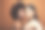 年轻漂亮的亚洲人，非洲女人摆出愉快的一起在棕色的背景，生活方式多样的民族观念图片下载