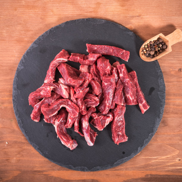 切片牛肉制作牛肉俄式牛肉板，俯视图，特写图片下载