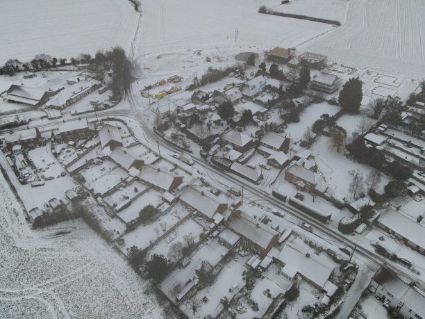 雪覆盖的村庄图片下载