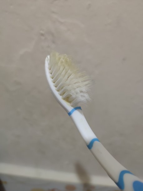 浴室里用过的牙刷图片下载